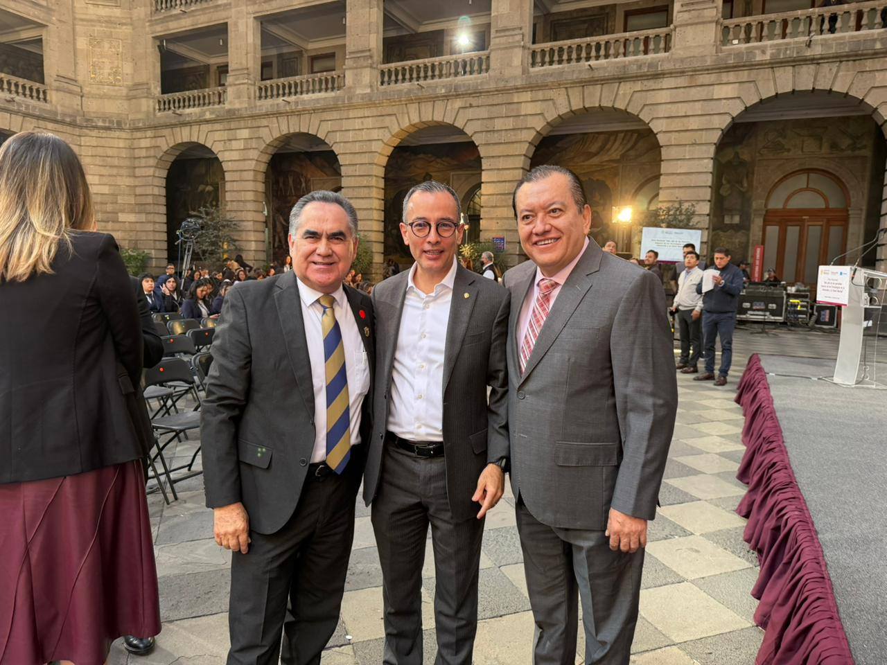 Expertos analizan el impacto de las tecnologías digitales en la educación y en la salud mental