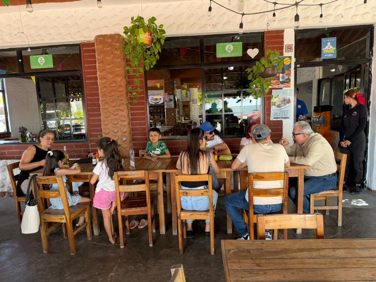 El Gobernador Rocha supervisó el operativo de Semana Santa y dialogo con prestadores de servicios en Altata