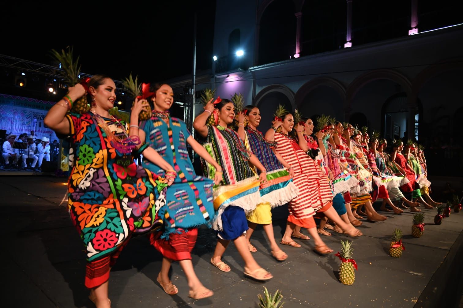 La Guelaguetza y el color de Oaxaca engalanan el inicio del  XXXI Festival Internacional Universitario de la Cultura 2026