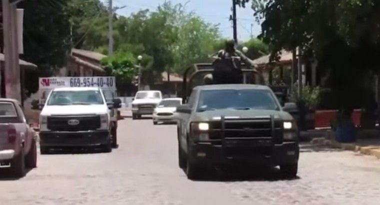 Escuinapa, Sinaloa, 03 de junio de 2026. Elementos del Ejército Mexicano y de Policía Estatal Preventiva, sostuvieron un presunto enfrentamiento contra civiles armados que intentaban recuperar un carg