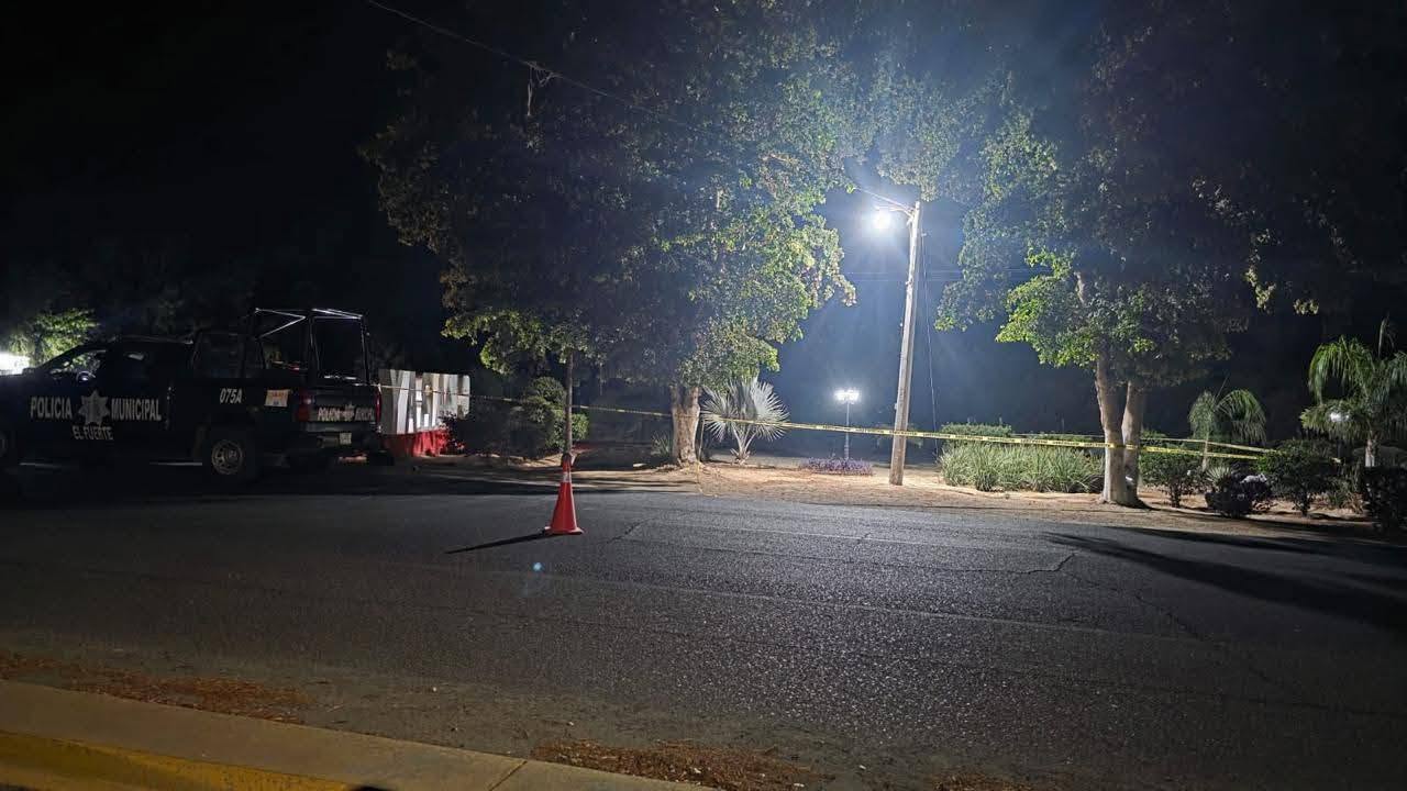 Asesinan a “El Chuta”; abandonan su cuerpo en las letras de bienvenida de Charay, El Fuerte