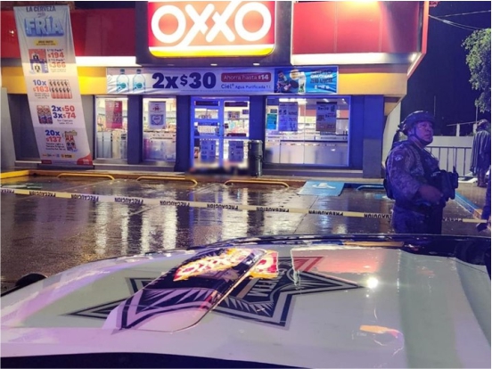Ejecutan a un hombre afuera de un Oxxo, en la colonia Emiliano Zapata