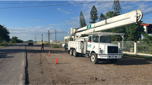 CFE trabaja para normalizar suministro de luz a usuarios de Navolato