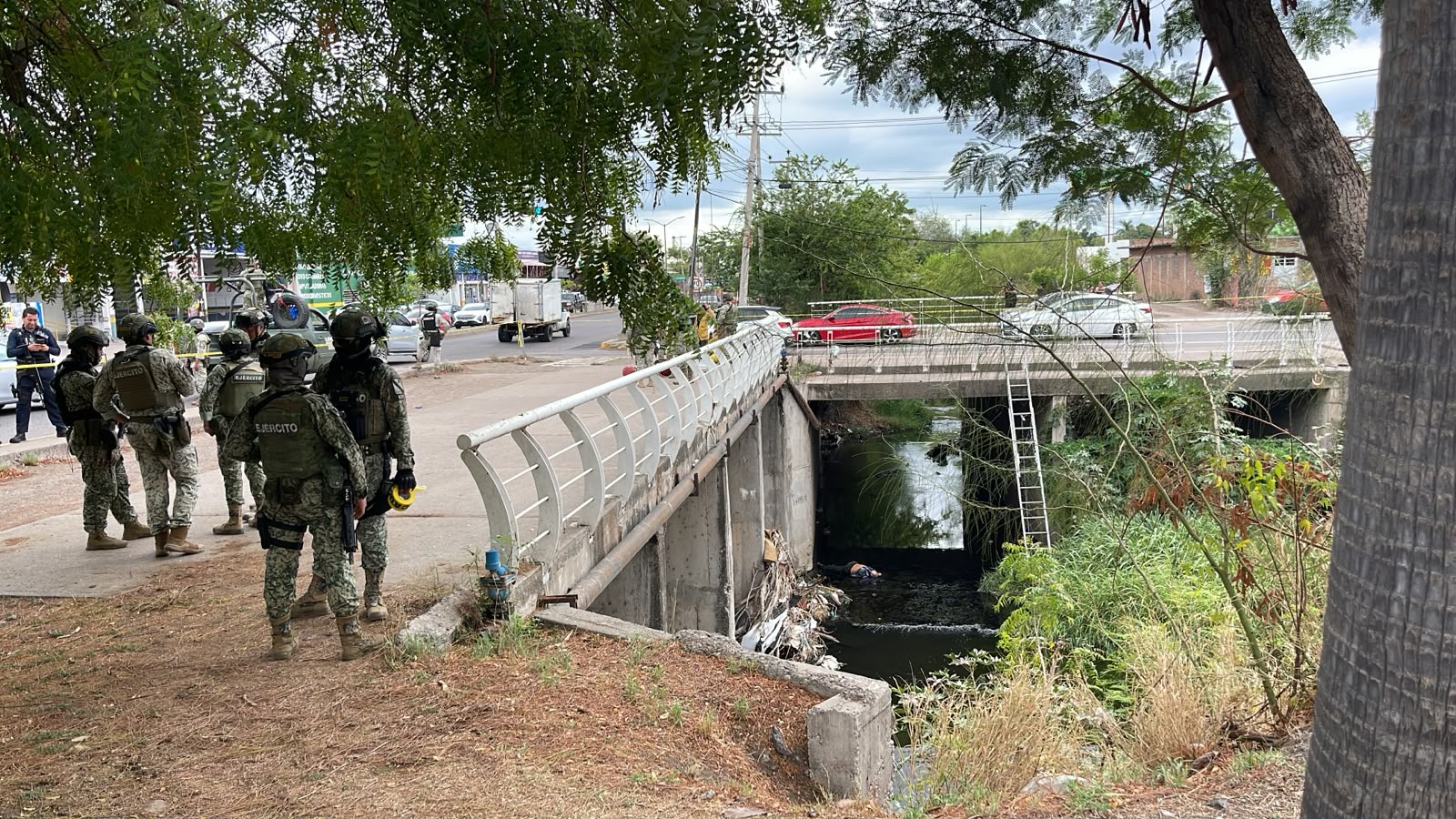 Hallan cu€rpø de un adulto mayor en el canal pluvial junto al bulevar Agricultores