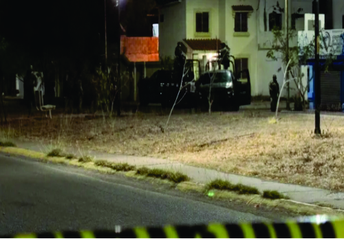Se enfrentan GOES y civiles armados en Villas del Cedro; aseguran vehículo blindado y armas