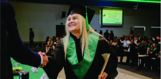 Con apoyo de docentes de COBAES, Silvia concluye bachillerato a los 63 años