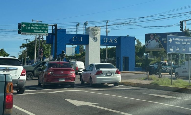 Policía municipal es ejecutado a balazos frente a preparatoria