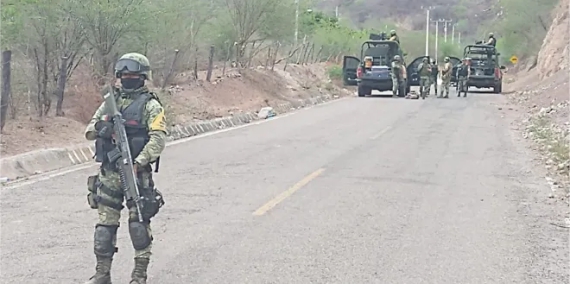 Localizan a dos hombres sin vida sobre la carretera Badiraguato-Los Sitios