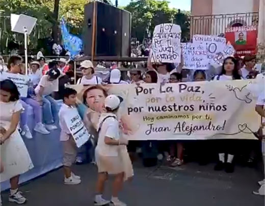 Marchan miles en Culiacán en demanda de paz y justicia; Jóvenes, el blanco principal de la violencia, señalan
