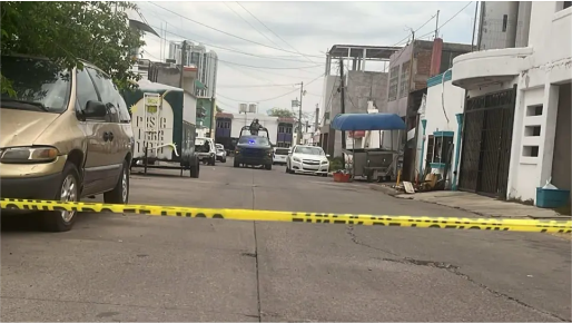 Ejército resguarda taller y asegura un vehículo en la colonia Tierra Blanca, en Culiacán